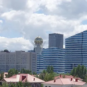101 3-х возле байтерека для компании 1-10 человек с 4-мя кроватями и большим раскладным диваном Астана